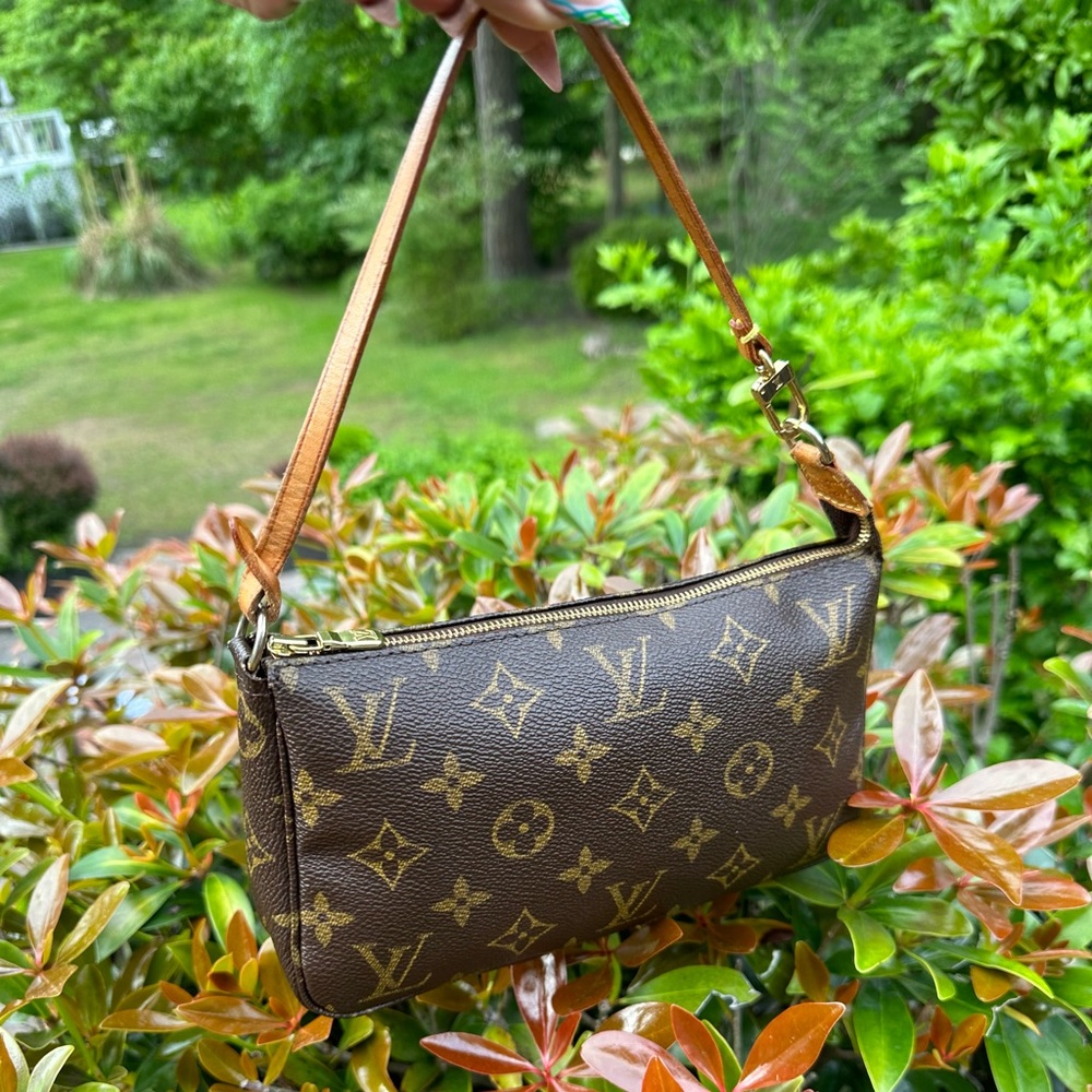Louis Vuitton Vintage Monogram Canvas Pouchette
